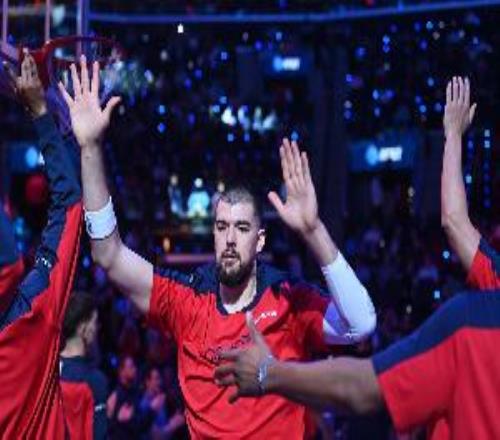 盧：很高興球迷們向祖巴茨表達了敬意他配得上這一切