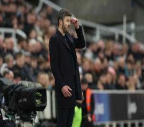 卡里克上任首敗！曼聯(lián)12遭十人紐卡絕殺卡塞米羅破門(mén)B費(fèi)送點(diǎn)