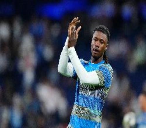 跟队:卡马文加仍然牙疼不止,尚不清楚明日能否参加训练