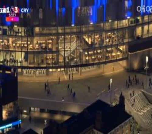 完全看不下去了！半場十人作戰(zhàn)13落后，熱刺主場球迷紛紛離場！