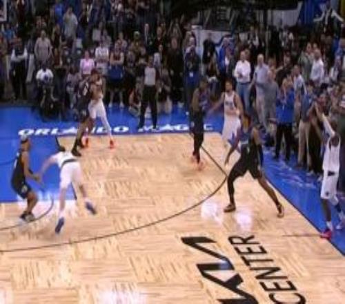 暫停白喊了！獨(dú)行俠絕殺：弗拉格腳滑米豆直接失誤致時間走完