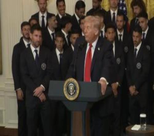 獨(dú)立報(bào)：特朗普稱將迅速摧毀伊朗，梅西及其隊(duì)友尷尬地站在他身后