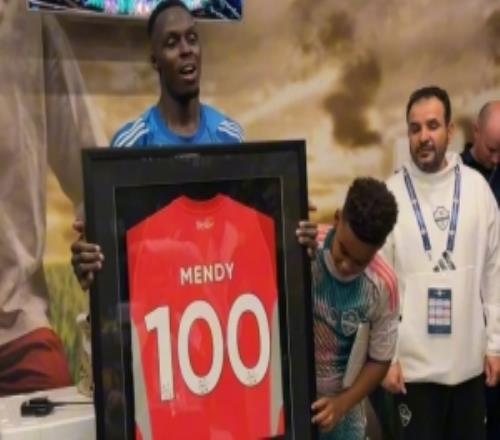 吉達(dá)國民慶祝隊長門迪百場里程碑，送上紀(jì)念球衣