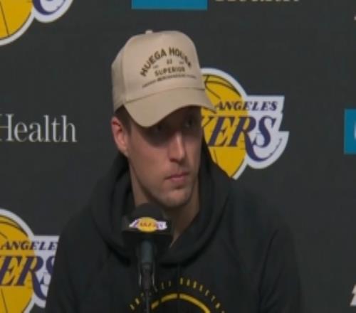 肯納德談融入球隊：我們球轉(zhuǎn)移得很好有機會我就投&沒機會就分球