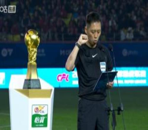 引爭(zhēng)議！王迪揭幕戰(zhàn)判罰：紅牌罰下姜至鵬，劉殿座打頭未判點(diǎn)球