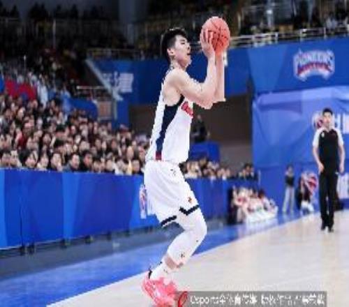 媒體人：陳家政降維打擊大學(xué)生聯(lián)隊球員成色一年不如一年了