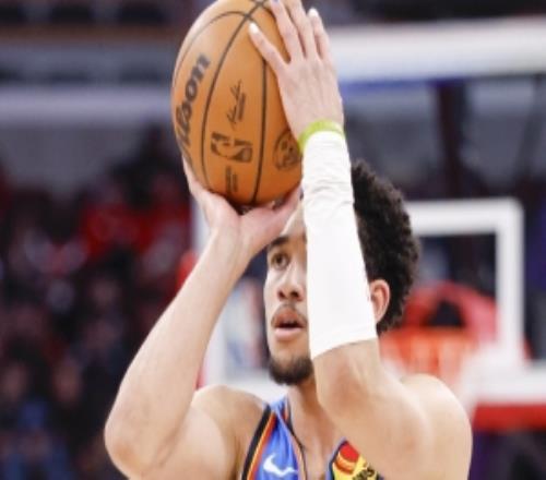 戴格諾特：麥凱恩的中距離體現(xiàn)了其能力他能沖擊籃下對(duì)抗后出手