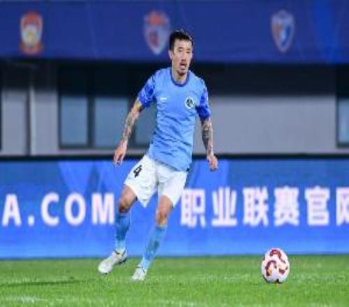 中超連續(xù)3年賽季首紅出現(xiàn)在第1輪，黃銳烽和姜至鵬皆為肘擊染紅