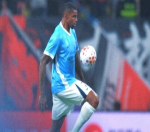 媒體人談新鵬城慘?。簝擅庠按鱾タ５榷嗳擞袀?，紅牌是轉(zhuǎn)折