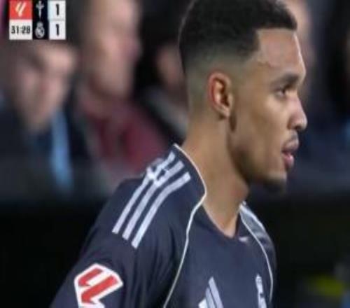 護(hù)送對(duì)手破門！阿諾德遭解說群嘲：防守啥也不會(huì)像在電梯口禮讓