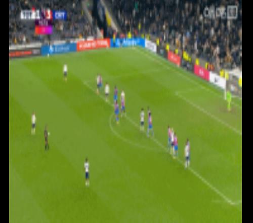 你6500萬歐22歲西蒙斯開定位球直接傳給對面，隊史標王34場2球