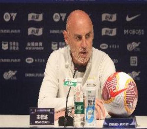 記者：海港上半場踢得有點像冬訓熱身賽，準備期工作有些滯后