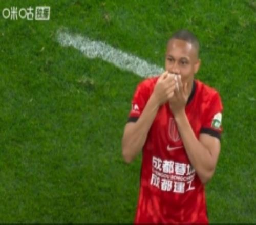 梅開二度助蓉城開門紅！官方：韋林頓席爾瓦當(dāng)選本場最佳球員