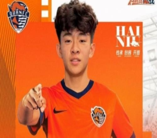 媒體人：賽后不少媒體人想采訪上演中超首秀的鄺兆鐳，但沒能實現