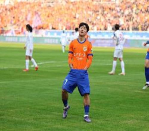 進(jìn)球后雙手插兜慶祝，謝文能賽后笑談慶祝動作：好玩