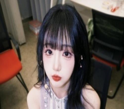 今天的妝造有點好看！互動主持十月更博曬照：2026LPL第一賽段決賽主持工作收官啦