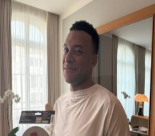 終于可以自己開車了27歲姆巴佩拿到駕照，朋友曬照為其慶祝