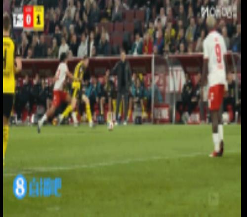 多特人數(shù)占優(yōu)！科隆球員踩踏拜爾，裁判查看VAR后出示紅牌