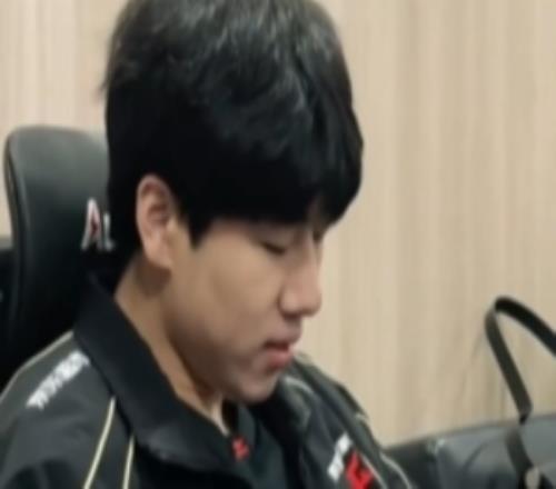 JDG發(fā)布對(duì)陣BLG賽前視頻：祝各位女性朋友們節(jié)日快樂(lè)決賽加油！