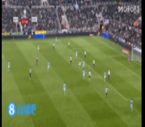 兄弟你不用動！多庫1V2強突傳中，后點薩維尼奧被動一擋將球打進