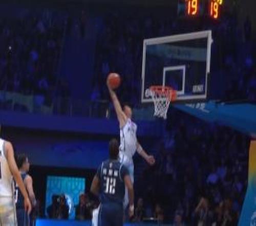 扣籃還得是你！張鎮麟快下接球拉滿的大風車扣籃相當亮眼！