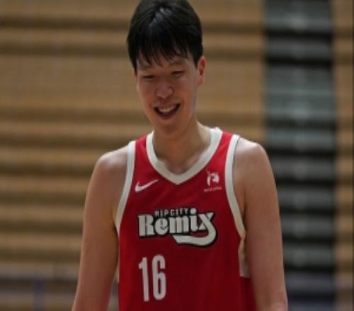 混音背靠背對(duì)陣山谷太陽(yáng)楊瀚森本場(chǎng)比賽繼續(xù)首發(fā)出戰(zhàn)！