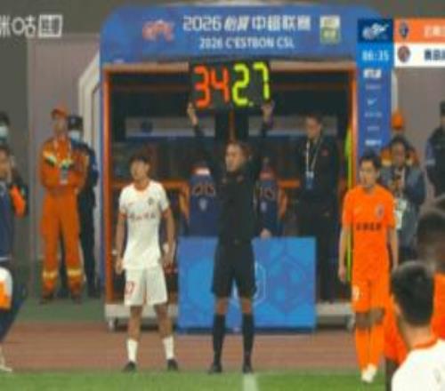 09中超第一人！16歲鄺兆鐳第87分鐘替補登場，上演職業(yè)聯(lián)賽首秀！
