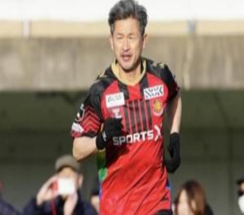 59歲零10天!三浦知良替補出場3分鐘,時隔1個月再刷新J聯賽紀錄