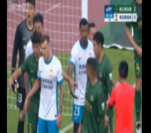 英超戰術中超再現西海岸角球機會，門將周圍雙方球員擠成一團