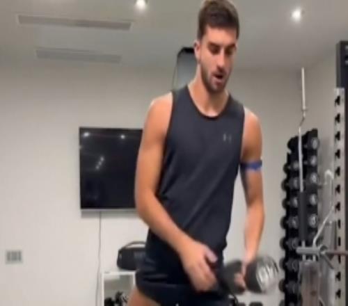 狀態(tài)出色！每體：費(fèi)蘭家中有完善健身設(shè)施，配備桑拿房和理療設(shè)備