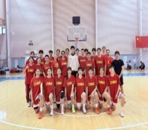 游泳奧運冠軍孫楊給中國U17女籃鼓勁7月U17女籃將參加世界杯