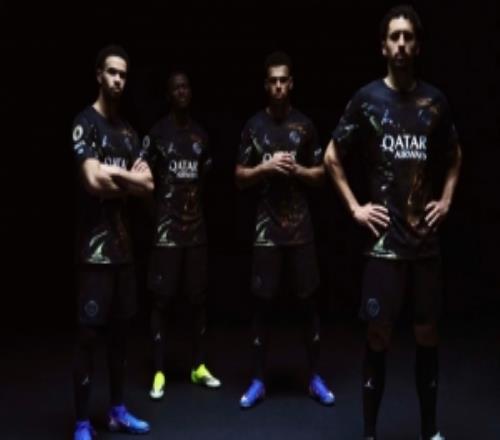 巴黎圣日耳曼發(fā)布夜幕版球衣，致敬夜晚的巴黎