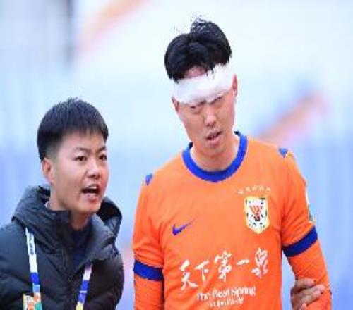 山東解說：高準翼輕微腦震蕩縫了30多針，現(xiàn)在應該問題不大了