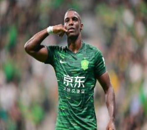 助攻雙響！法比奧賽后稱贊王剛：剛哥永遠是剛哥，他是我們的典范