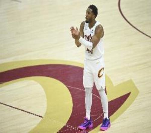 復(fù)出砍30+7+5！阿特金森：追分時(shí)米切爾扛起球隊(duì)他身體感覺(jué)不錯(cuò)