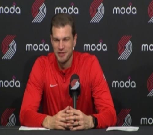 斯普利特談韋斯利助攻楊瀚森扣籃2+1：很高興看到這個精彩表現(xiàn)