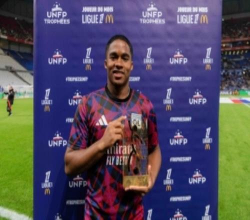 兩場(chǎng)3球1助！對(duì)陣巴黎FC之前，恩德里克領(lǐng)取法甲1月最佳球員獎(jiǎng)杯