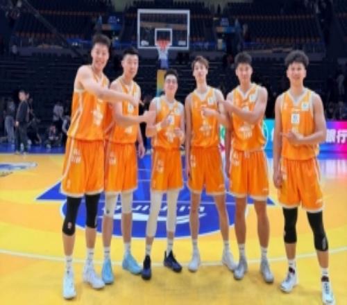 趙繼偉調(diào)侃俞澤辰扣籃大賽惜敗！俞澤辰回復(fù)：再整我真得飛楊導(dǎo)了