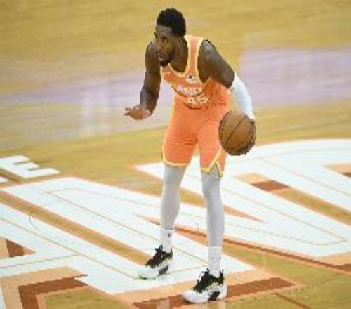 米切爾：領(lǐng)袖的責(zé)任從不只是得分這么簡(jiǎn)單攻防兩端都要奠定基調(diào)