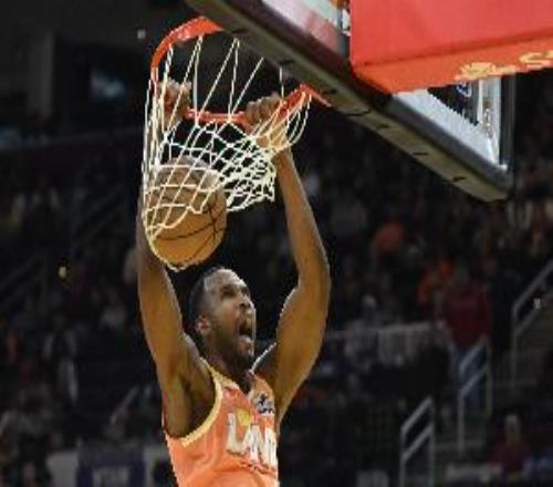 莫布里：我們投了太多三分有時(shí)需要先沖擊內(nèi)線再分球?qū)ふ覚C(jī)會(huì)