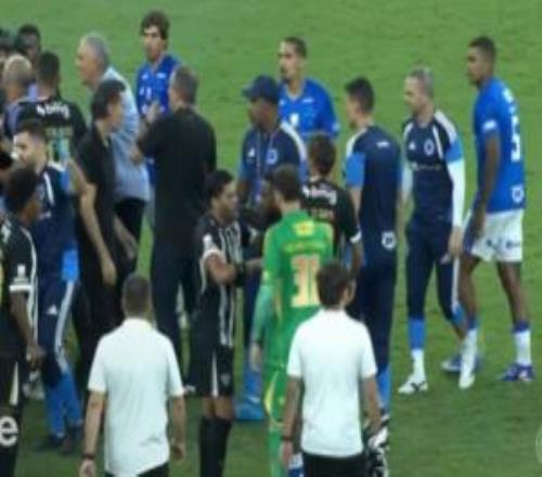 被飛踢+揮拳打?qū)κ?！胡爾克：不記得參與暴力行為，裁判缺乏權威