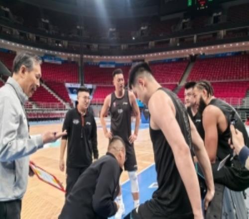 記者：北京隊確實希望尋找一名水平更高的小外援但尚無明確進展