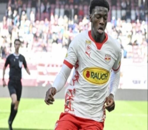 德媒：多特總監(jiān)現(xiàn)場觀戰(zhàn)，考察19歲后衛(wèi)加杜和20歲邊鋒沃姆布蘭德