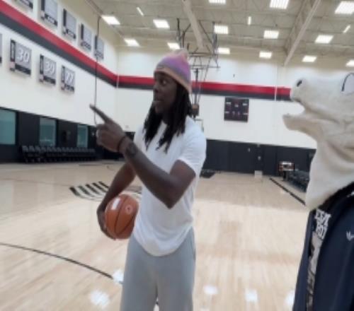 利拉德&霍勒迪：楊瀚森會(huì)成為很棒的球員英語也學(xué)得挺好