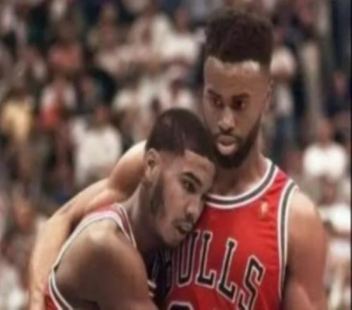 阿里納斯談塔圖姆復(fù)出：?jiǎn)痰ね艘酆笃づ钜苍?dú)自帶隊(duì)成二號(hào)種子