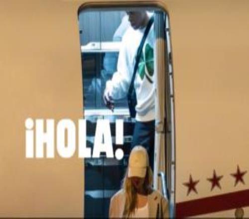 姆巴佩被拍到與26歲緋聞女友走下私人飛機(jī)，兩人在巴黎共度數(shù)日