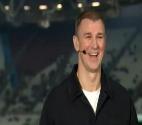 笑嘻了！足總杯抽簽嘉賓喬哈特親手為曼城抽到利物浦后直呼：耶！