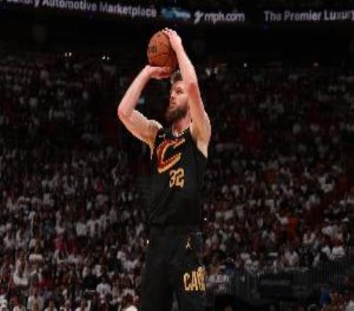 能投能搶！迪恩韋德9中5拿下13分10板2助1帽4前場板