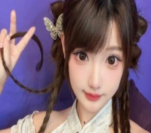 KPL美女解說琪琪曬照：今天是被紫色和碎鉆溫柔包裹的一天