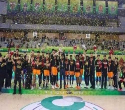 我們是冠軍！上海隊記：球隊今晚賽前會進行“重溫榮耀之夜“環節